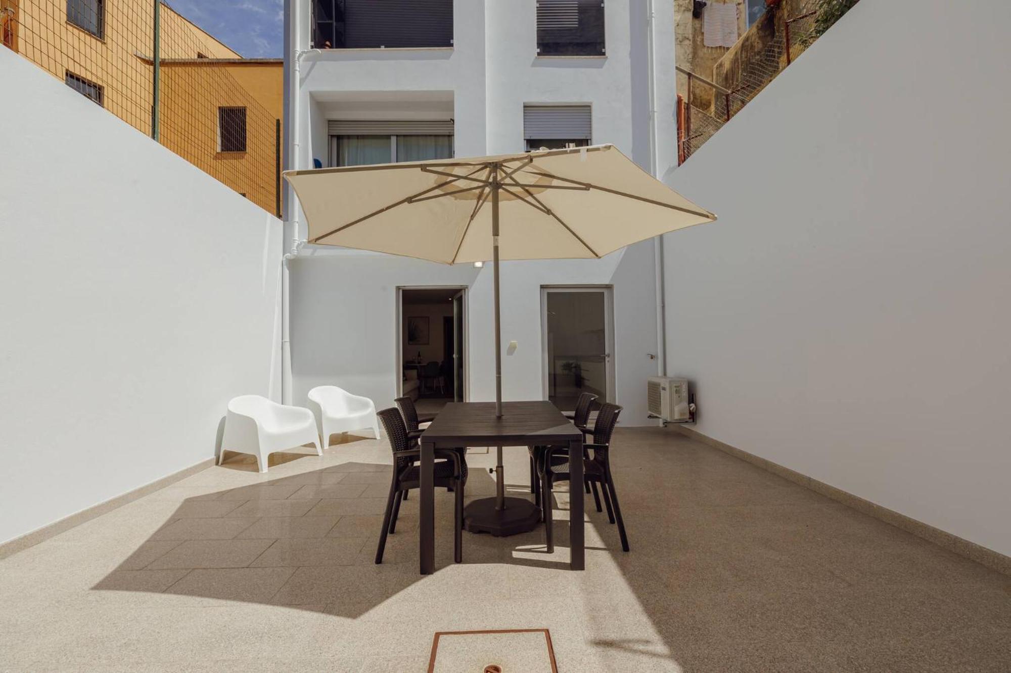Stylish Apartment With Terrace By Hosty Porto Ngoại thất bức ảnh