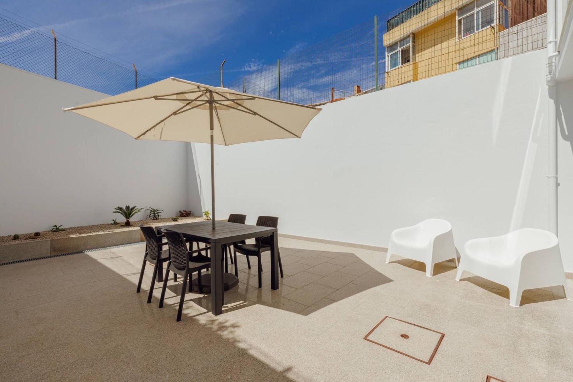 Stylish Apartment With Terrace By Hosty Porto Ngoại thất bức ảnh